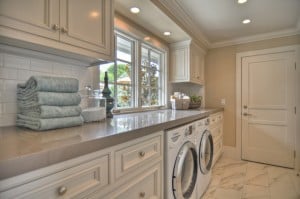beach-style-laundry-room