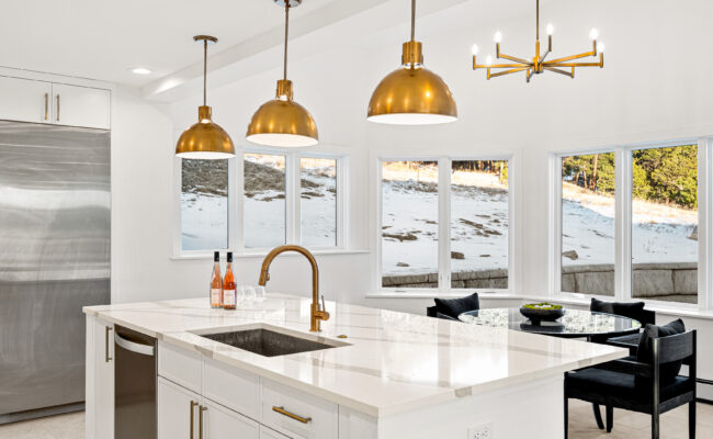 Custom Mountain Home - Eat-in Kitchen Image