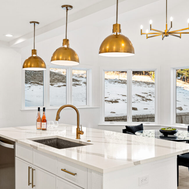 Custom Mountain Home - Eat-in Kitchen Image