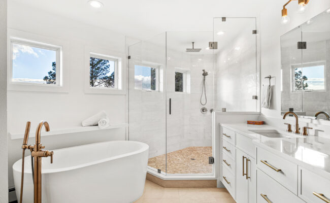 Custom Mountain Home - Primary Suite with Soaking Tub