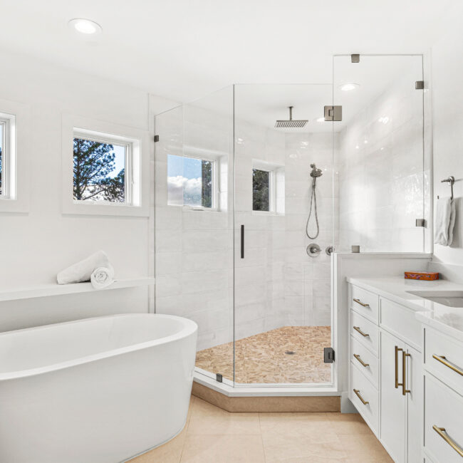 Custom Mountain Home - Primary Suite with Soaking Tub