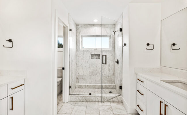 Custom Mountain Home - Secondary Bathroom with Dual Vanities
