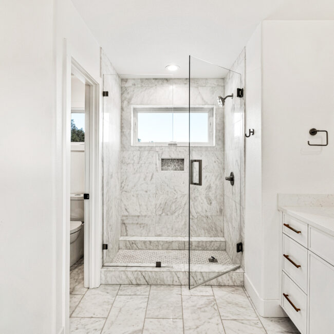 Custom Mountain Home - Secondary Bathroom with Dual Vanities